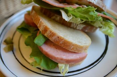 [画像がありません]ロースハムとルッコラのサンドイッチ