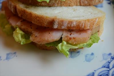 [画像がありません]厚切りベーコンのサンドイッチ