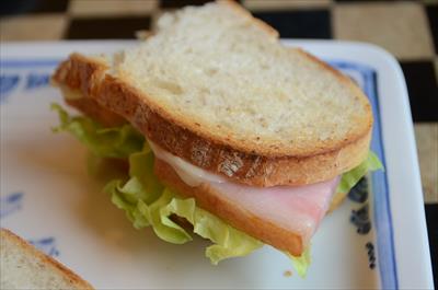 [画像がありません]厚切りベーコンのサンドイッチ