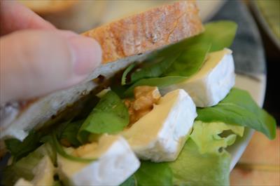 [画像がありません]カマンベールチーズとルッコラのサンドイッチ